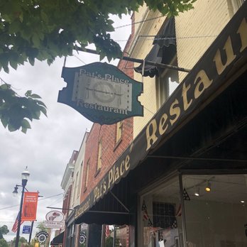 Pat's Place - Street sign - American Near Me - Bardstown, Kentucky
