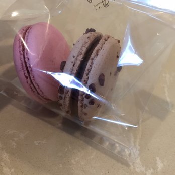 Bubble U - Chocolate & raspberry macarons - Coffee & Tea Near Me - Los Angeles, California Bubble U - Chocolate & raspberry macarons - Coffee & Tea Near Me - Los Angeles, California