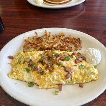 The Best Breakfast Cafe - Denver omelette with sour cream - American Near Me - Oxnard, California The Best Breakfast Cafe - Denver omelette with sour cream - American Near Me - Oxnard, California