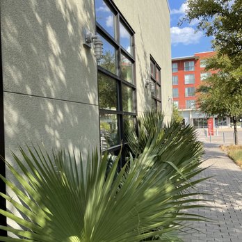 Houndstooth Coffee Sylvan 30 - Exterior - Coffee & Tea Near Me - Dallas, Texas Houndstooth Coffee Sylvan 30 - Exterior - Coffee & Tea Near Me - Dallas, Texas