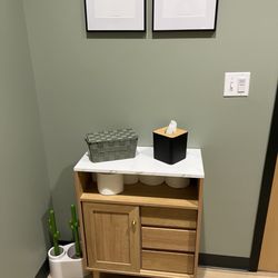 Ivy Veterinary Care - Bathroom Art