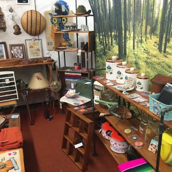 Barts Flea Market - Cool booth called Vintiques! - Flea Markets Near Me - Cheyenne, Wyoming