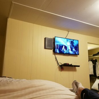The Eagle Crater Lake Inn - Watching hbo :) - Hotels Near Me - Chemult, Oregon The Eagle Crater Lake Inn - Watching hbo :) - Hotels Near Me - Chemult, Oregon