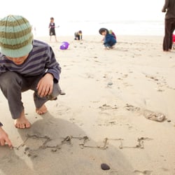 Sanderling Waldorf School - Form drawing class at the beach.