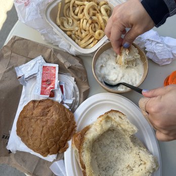 Splash Cafe - Clam Chowder and Onion Rings also the bread looks moldy but it isn't also sry if you wanted the full meal - American Near Me - Pismo Beach, California