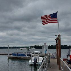 Skull Creek Boathouse - Dock next to restaurant
