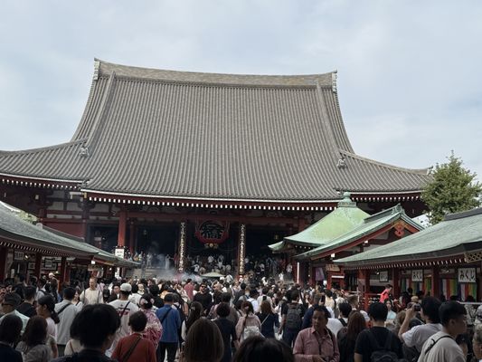 Sensō-ji by null Sensō-ji by null