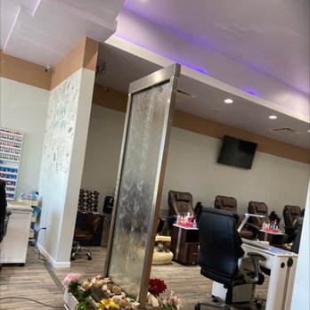 Emerald Nail - I love the view of this salon , so relax and enjoy. My free time with spa day - Nail Salons Near Me - Austin, Texas