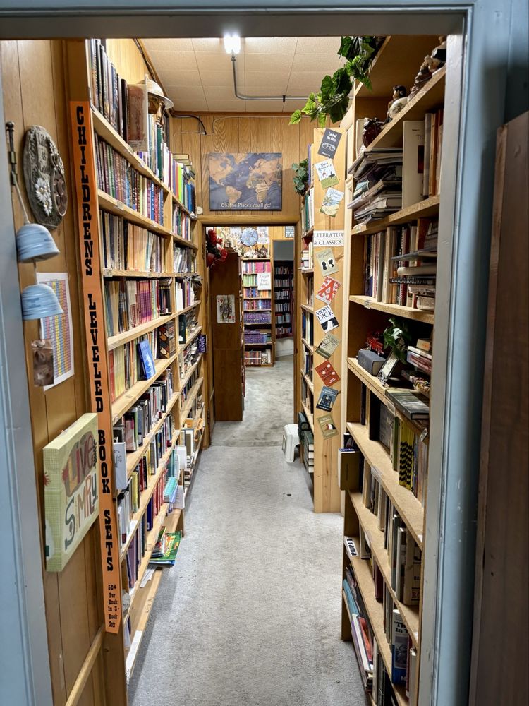 Grandpa’s Bookshelf Logo