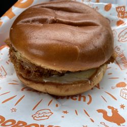Popeye’s Louisiana kitchen - Delish chicken Sammie