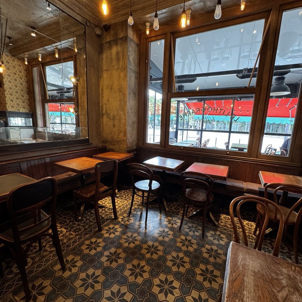 Le Lithographe - Inside - Cafes Near Me - Paris, 75