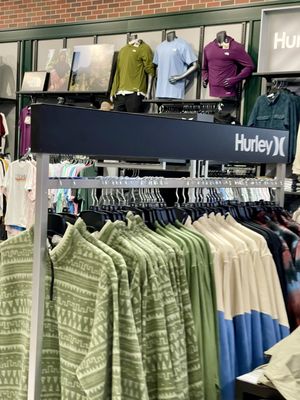 DICK'S Sporting Goods by null