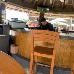 Koa Kea Resort Pool Bar - Maskless bartender. He wasn't just taking a momentary mask break...he wore the thing around his chin.