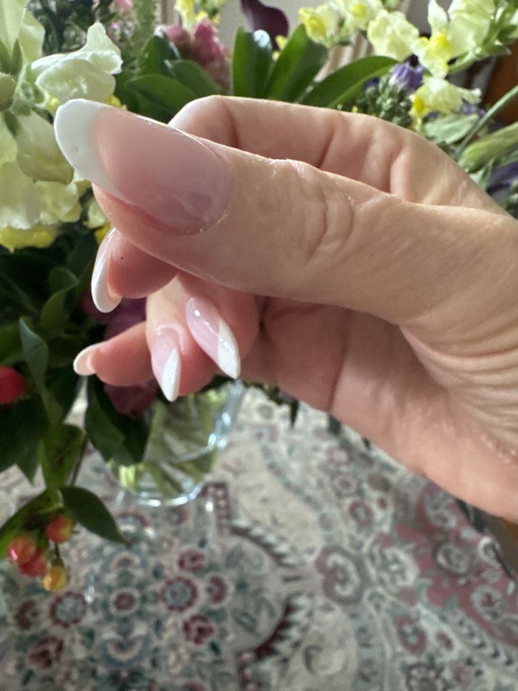 Lourdes' Nail Studio Logo