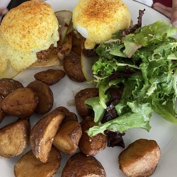 Rosebud Bar & Kitchen - Eggs Benedict - New American Near Me - Somerville, Massachusetts