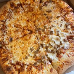 The Weminuche Woodfire Grill - Half sausage half cheese pizza