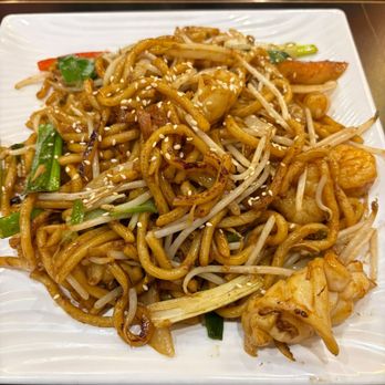 Chloe's Garden - Stir fried Japanese style seafood udon (17.95) - Chinese Near Me - Markham, Ontario