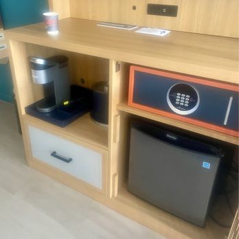 Freebird Motor Lodge - Coffee maker , fridge and safe! - Hotels Near Me - Yarmouth, Massachusetts