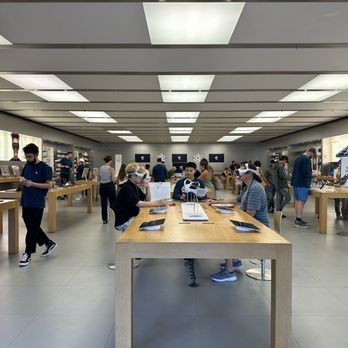 Apple State Street - Apple store. Clean and bright. - Mobile Phones Near Me - Santa Barbara, California