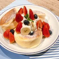 Flipper's - Seasonal Berry Pancakes