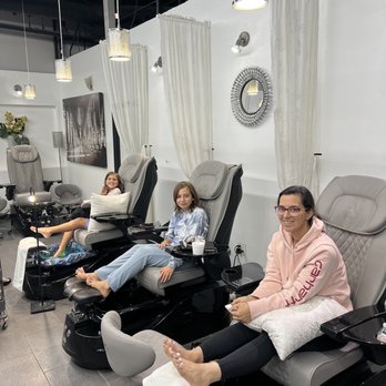 Chic Nails & Spa - Nail Salons Near Me - San Dimas, California
