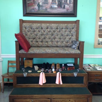 Scavelli's Barber Shop - Authentic antique shoe shine station - Barbers Near Me - Fort Myers, Florida Scavelli's Barber Shop - Authentic antique shoe shine station - Barbers Near Me - Fort Myers, Florida