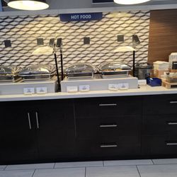 Holiday Inn Express & Suites Auburn Downtown - Breakfast