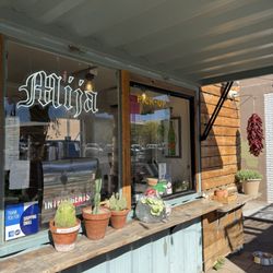Mija Coffee - Outside