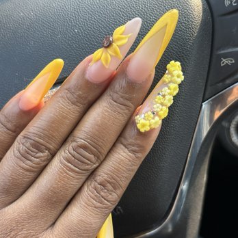 Lush Nail Spa - Nail Salons Near Me - Cumberland, Rhode Island
