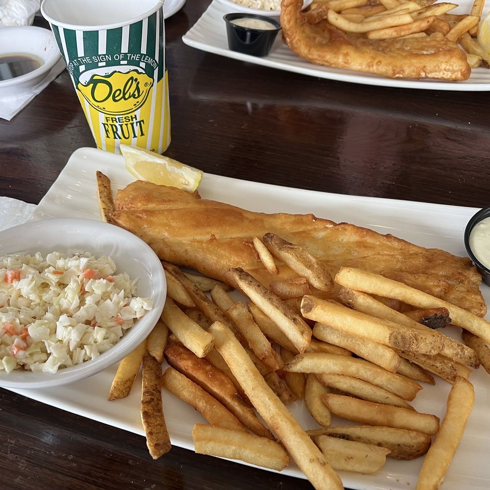 Iggy's Doughboys & Chowder House - Fish & Chip Dinner, Del's Lemonade - Seafood Near Me - Narragansett, Rhode Island
