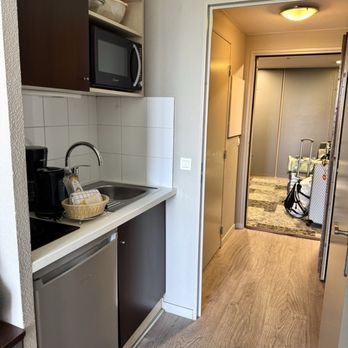 Adagio Access Vanves Porte de Châtillon - Studio Room #306 - Hotels Near Me - Vanves, 92