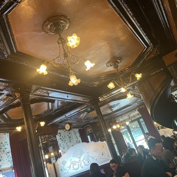 L'Escargot - Inside of the restaurant - French Near Me - Paris, 75