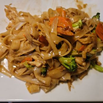 Lemongrass Thai & Sushi - Phad See Yu(chicken) - Sushi Bars Near Me - Columbus, Georgia Lemongrass Thai & Sushi - Phad See Yu(chicken) - Sushi Bars Near Me - Columbus, Georgia