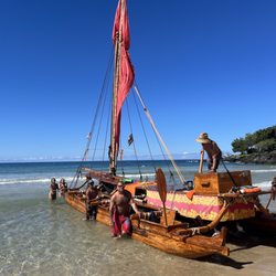 Authentic Hawaiian Sails - The traditional Hawaiian boat.