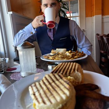 Cafe Reyes - Breakfast - Cuban Near Me - Worcester, Massachusetts