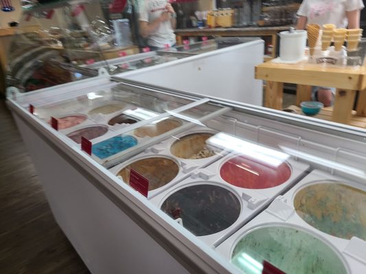 Brandis Candies by null