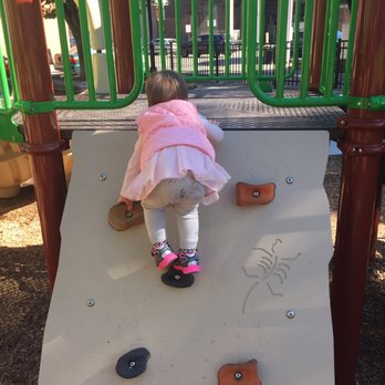 Thames Street Park - Rock wall for toddlers - Parks Near Me - Baltimore, Maryland