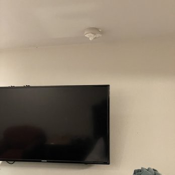 Pasadena Lodge - Look at smoke detector... - Guest Houses Near Me - Pasadena, California Pasadena Lodge - Look at smoke detector... - Guest Houses Near Me - Pasadena, California