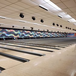 Bowlero Lanes - This place is huge
