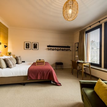 Aplace Antwerp - suite square view - Vacation Rentals Near Me - Antwerp, VAN