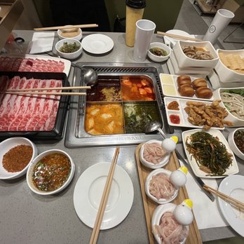 Haidilao Hotpot Flushing - Hot Pot Near Me - Flushing, New York