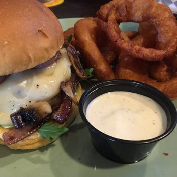 Bloom's Irish Pub - Irish Pub Near Me - San Clemente, California