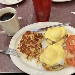 Mesquite Diner II - Eggs Benedict hash browns sliced tomatoes and coffee with refill.