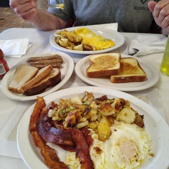 Chat-N Chew - Restaurants Near Me - Warren, Ohio