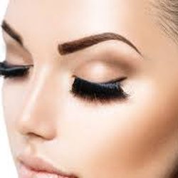 Eyebrow threading by Tejal