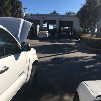 Jiffy Lube - Waiting for washer fluid - Auto Repair Near Me - Pembroke Pines, Florida