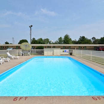 Americas Best Value Inn Iola - Pool - Hotels Near Me - Iola, Kansas