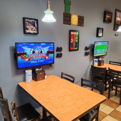 Level Up Burgers - Cute interior and you can play games at your table!