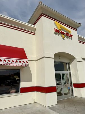 In-N-Out Burger by null