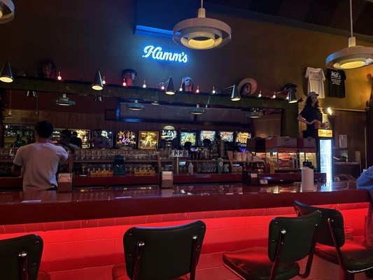 Walt’s Bar by null